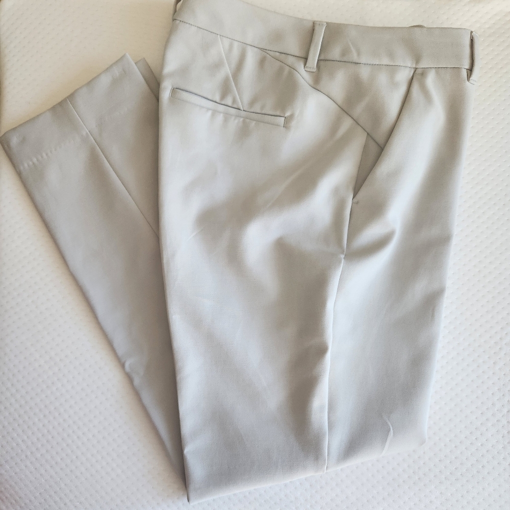 New White House Black Market Slim Ankle Pants Size 8. Color Lunar, Light Gray.